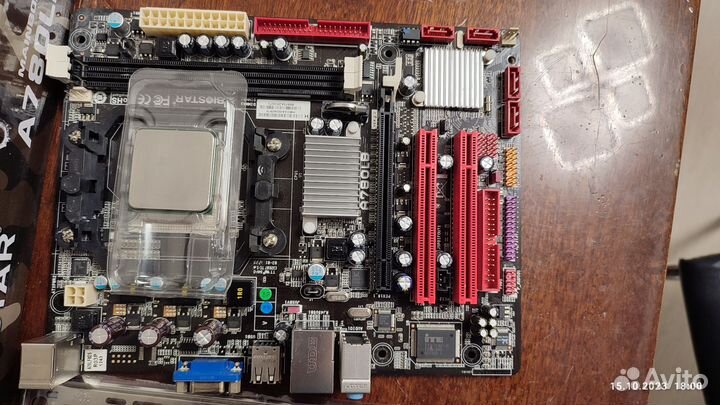 Материнская плата с процессором и памятью