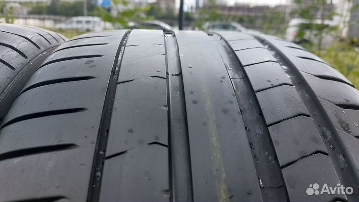 Pirelli P Zero PZ4 275/30 R21