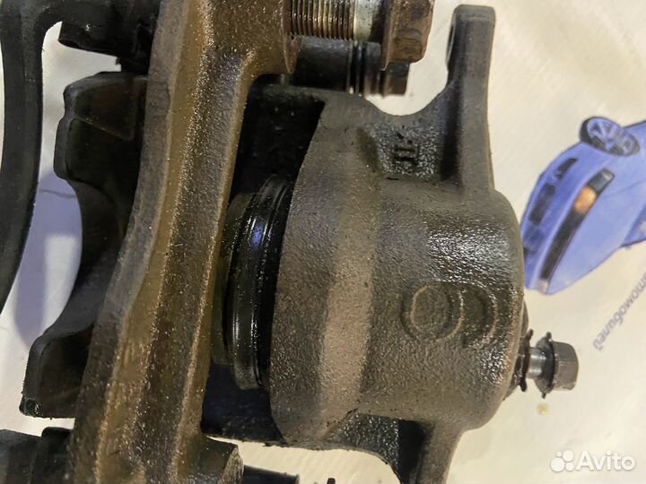 Суппорт тормозной передний левый Chaser JZX90