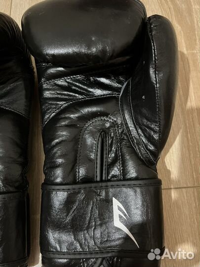 Боксерские перчатки