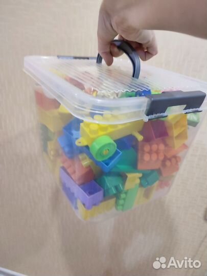 Конструктор в пластиковом боксе