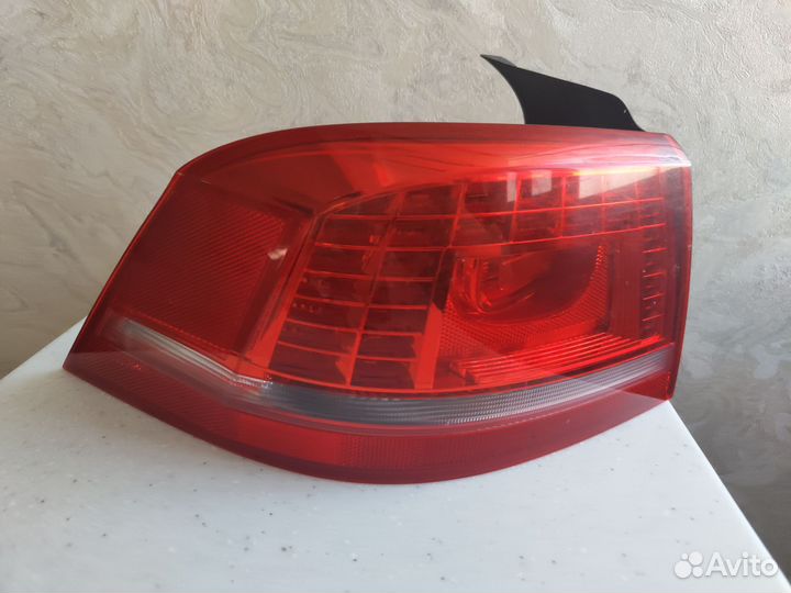 Задний левый внешний фонарь VW Passat B7 диодный
