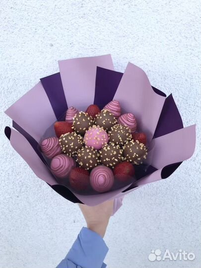 Съедобные букеты из клубники