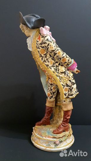 Статуэтка галантного юноши, Франция 19век