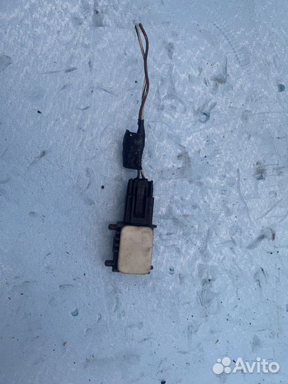 Датчик удара mazda 3