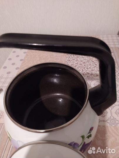 Чайник эмалированный со свистком