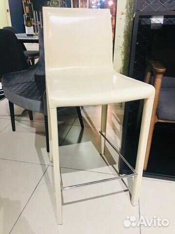 Дизайнерский полубарный стул
