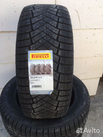 Pirelli Ice Zero FR 215/65 R16 102T