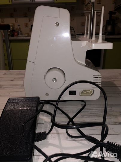 Оверлок Aurora 700 d