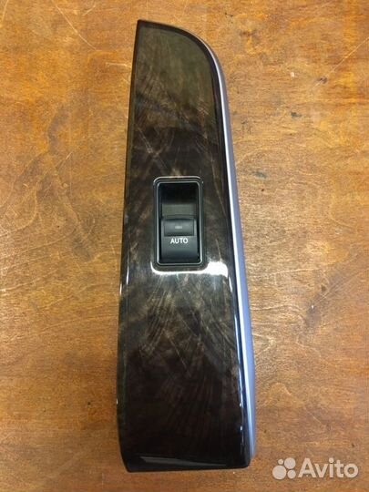 Кнопка стеклоподъемника передняя левая Toyota