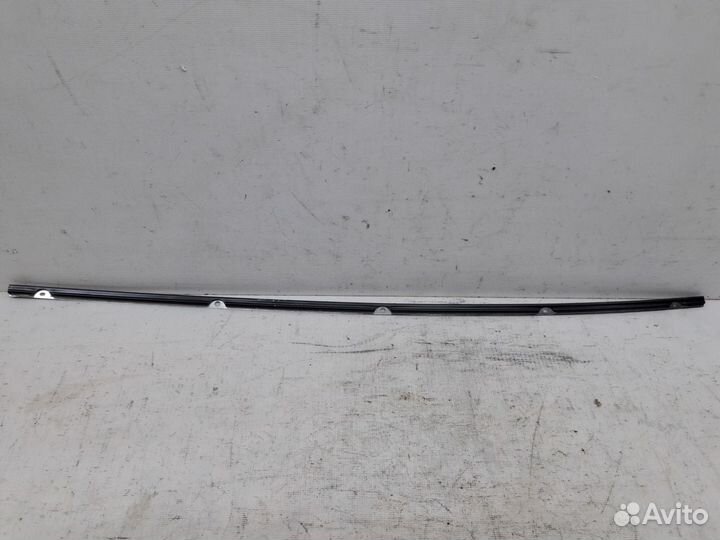 Молдинг лобового стекла левый Jaguar F-Pace X761