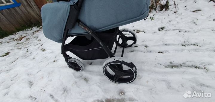 Прогулочная коляска новая