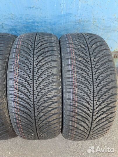 Goodyear Vector 4Seasons Gen-2 215/50 R17