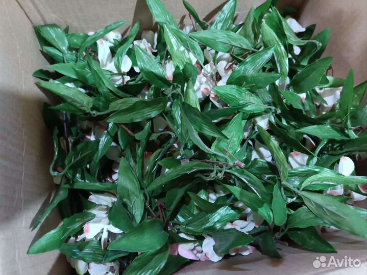 Искуственная зелень цветы