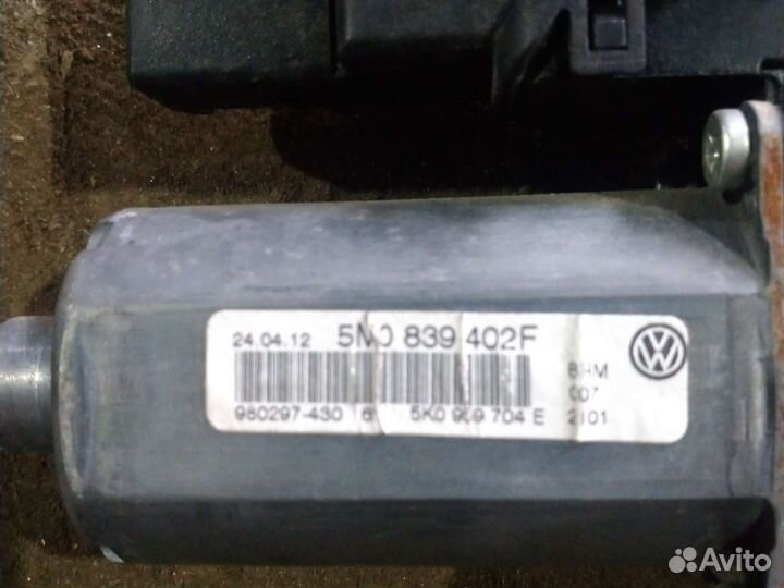 Мотор заднего стеклоподъемника правый VW Golf Plus