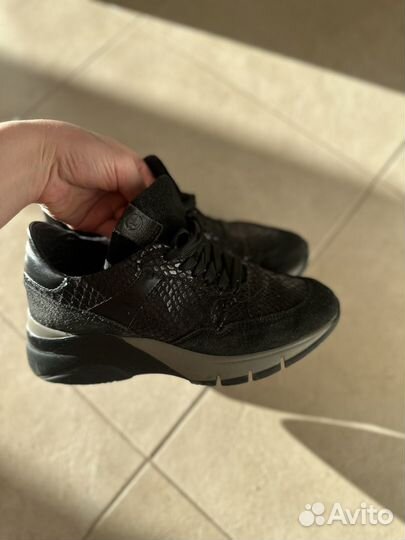 Кроссовки женские tamaris 36