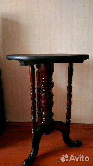 Столик антикварный