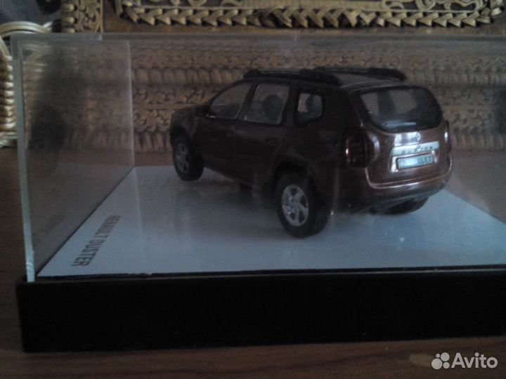 Масштабная модель рено дастер, коричневый