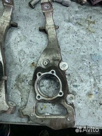 Кулак поворотный передний Mercedes-Benz Glc-Class