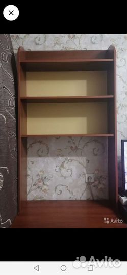 Компьютерный стол с полками