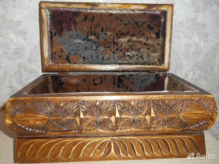 Шкатулки резные