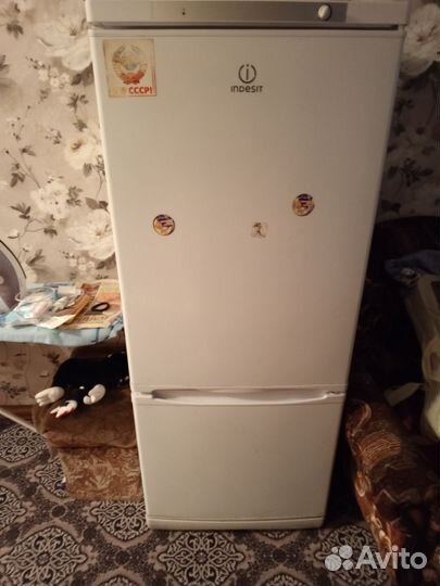 Холодильник бу indesit