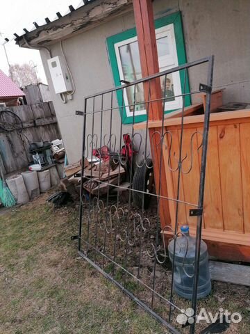 Металлическая решетка на окно