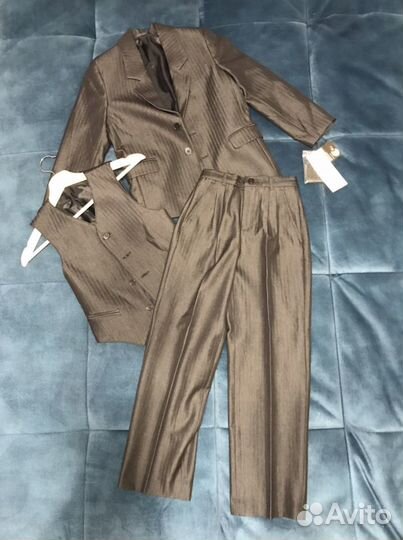 Костюм тройка