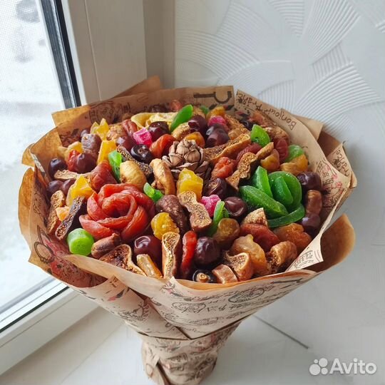Букет из орехов и сухофруктов