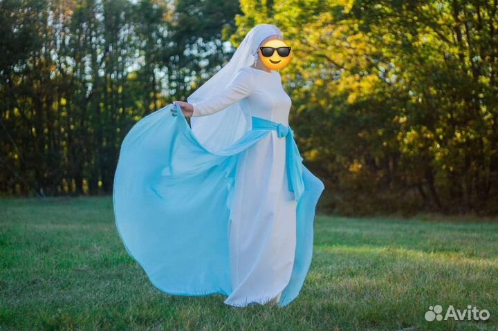 Платье на никах