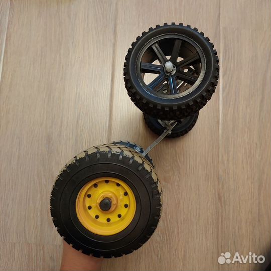 Колеса от игрушечной машины