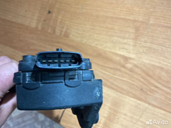 Kia cerato 2 2010 год педаль газа АКПП