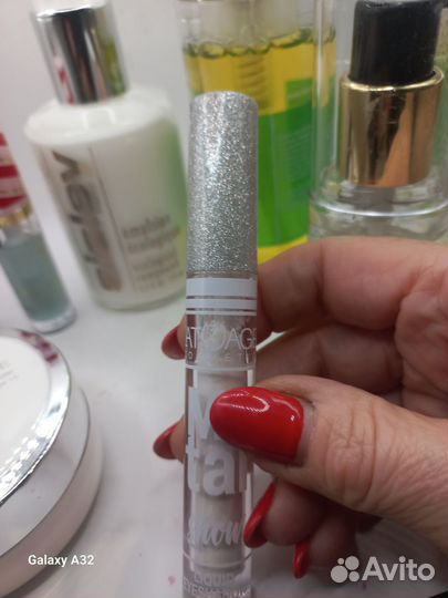 Набор новой косметики пакетом с нюансами