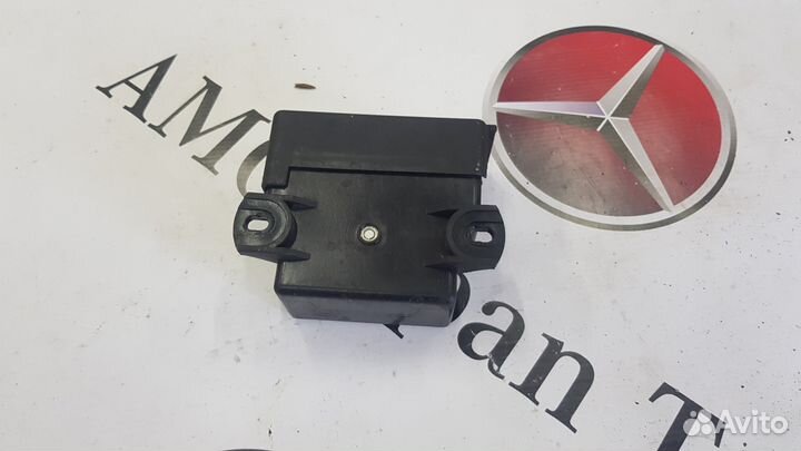 Реле свечей накала на Mercedes-Benz W201 W463 W408