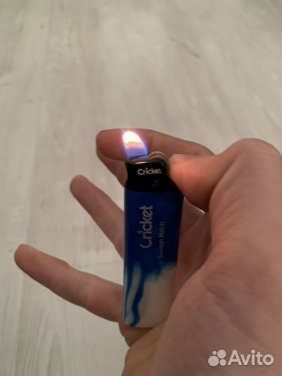 Зажигалка cricket с редкой рассцветкой