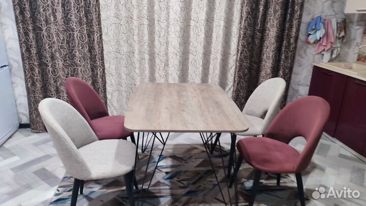 Кухонный стол и стулья