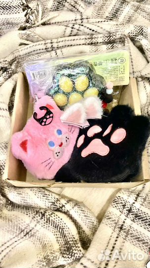 Подарочный бокс, китти, лапки, пикачу