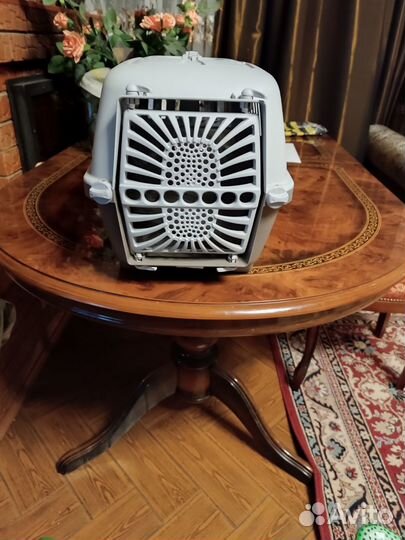 Переноска для кошек и маленьких собачек