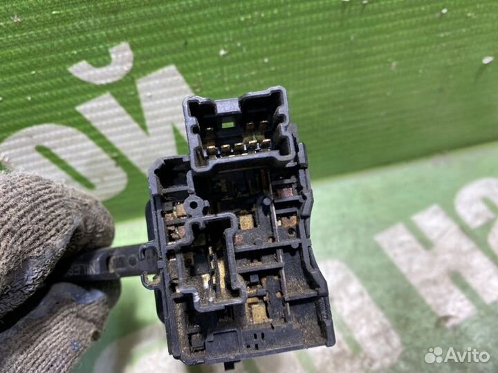 Подрулевой переключатель поворотников Nissan Sunny