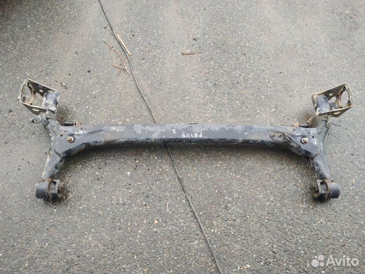 Балка подвески задняя Toyota Prius NHW20