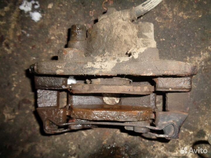 Суппорт передний правый Opel Astra F хэтчбек 3 дв