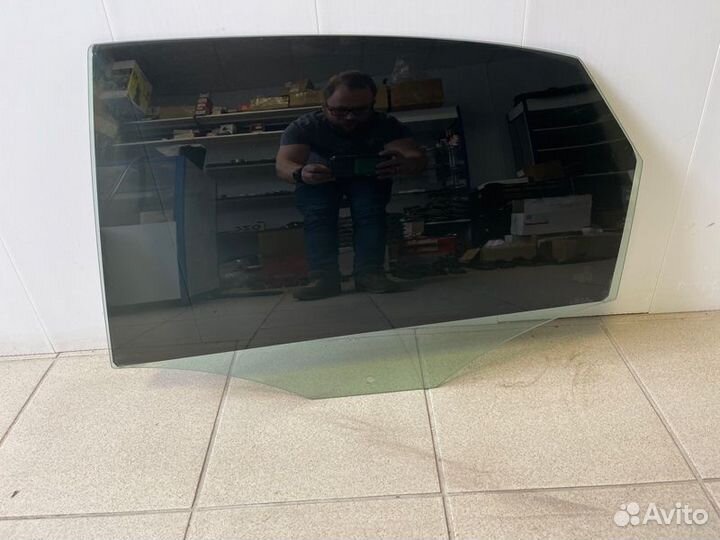 Стекло двери заднее левое Volkswagen Polo