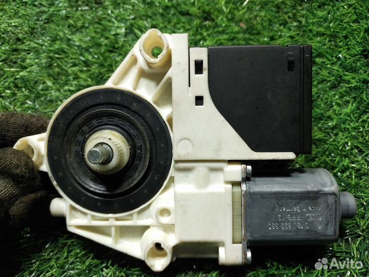 Моторчик стеклоподъемника Renault Fluence