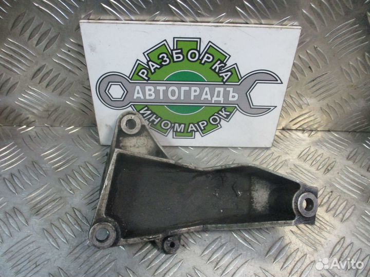 Кронштейн АКПП правый Audi A6 C5 2.5 AKN 150 л.с