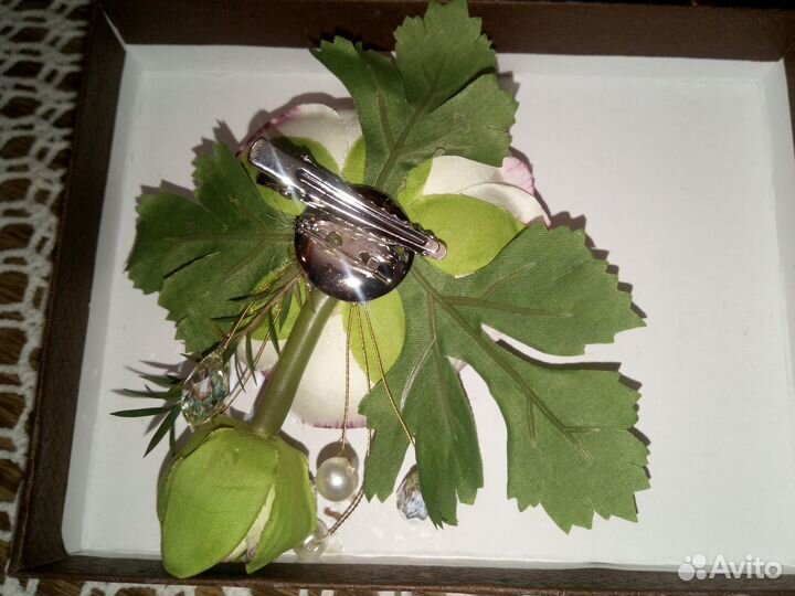 Брошь на платье/костюм