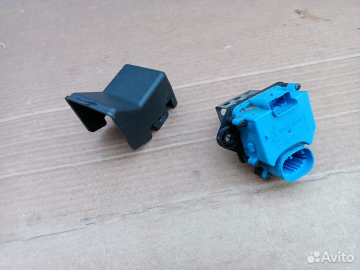 Резистор вентилятора Peugeot 308 2011