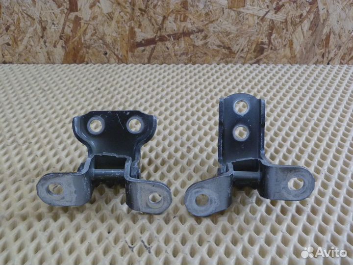 Петля двери передней правой Lexus IS 250/350 2005-2013 (6871012151 6873033021)