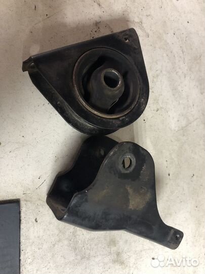 Опора двигателя Mitsubishi Lancer 9