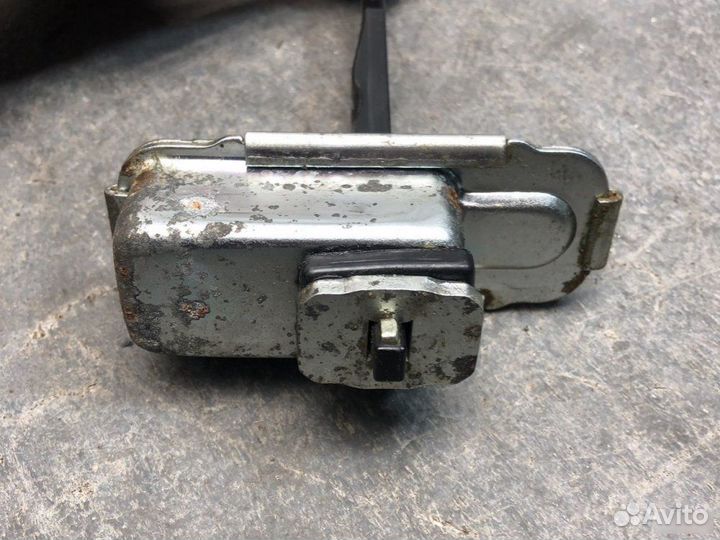 Ограничитель двери передний правый Hyundai Genesis