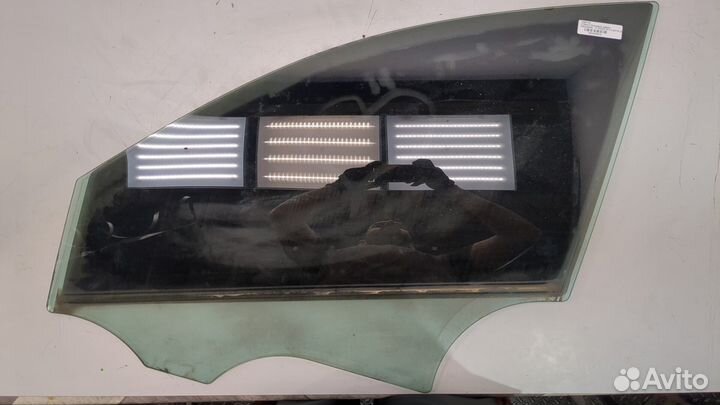 Стекло боковой двери Mercedes C W205, 2016